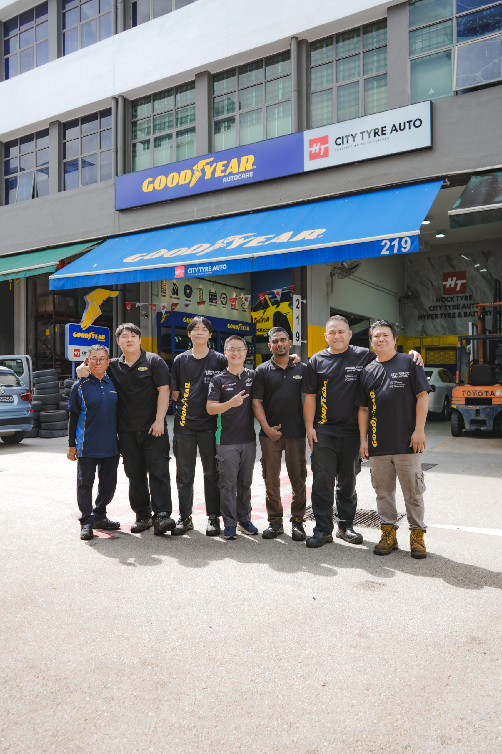 City Tyre Auto Kaki Bukit team of technicians and service advisors