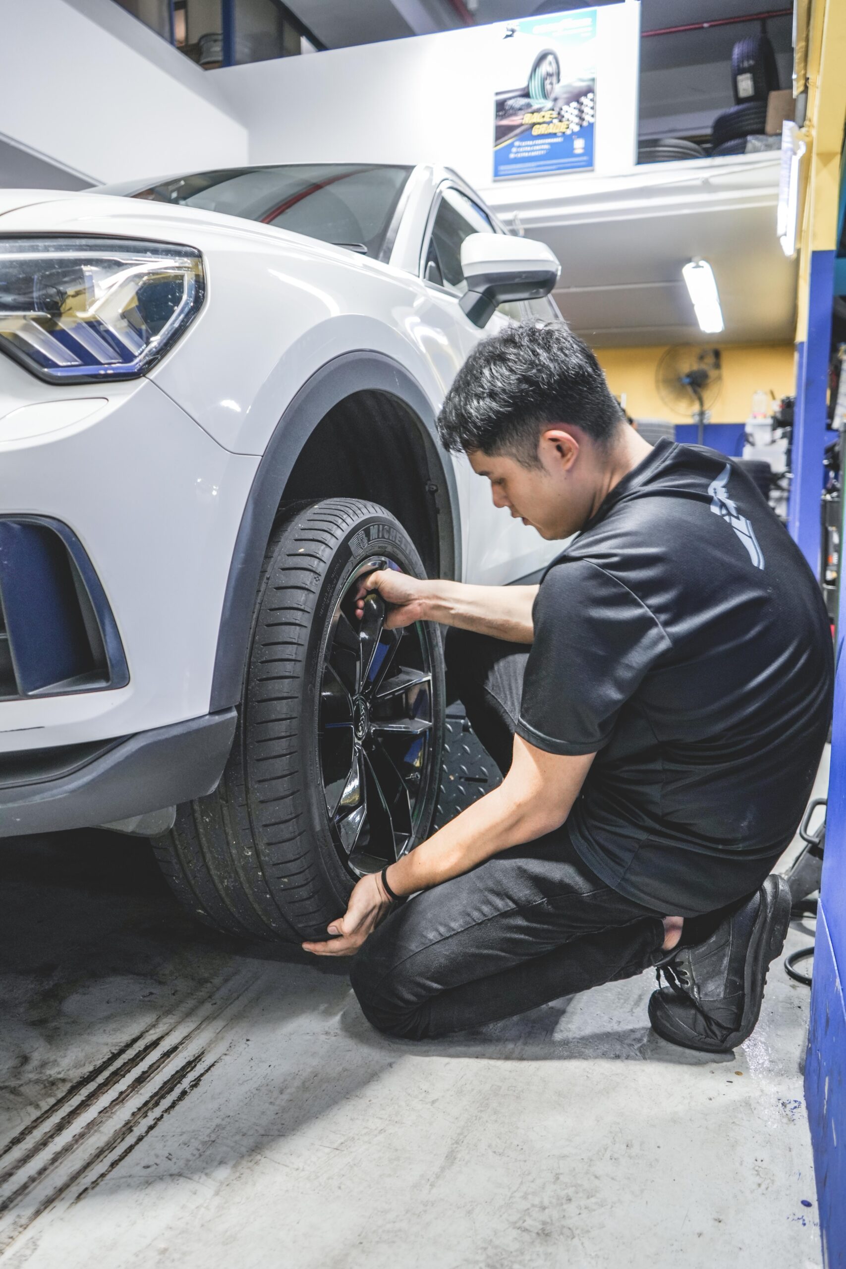 City Tyre Auto Sin Ming team of technicians and service advisors at our Sin Ming Goodyear Autocare tyre shop