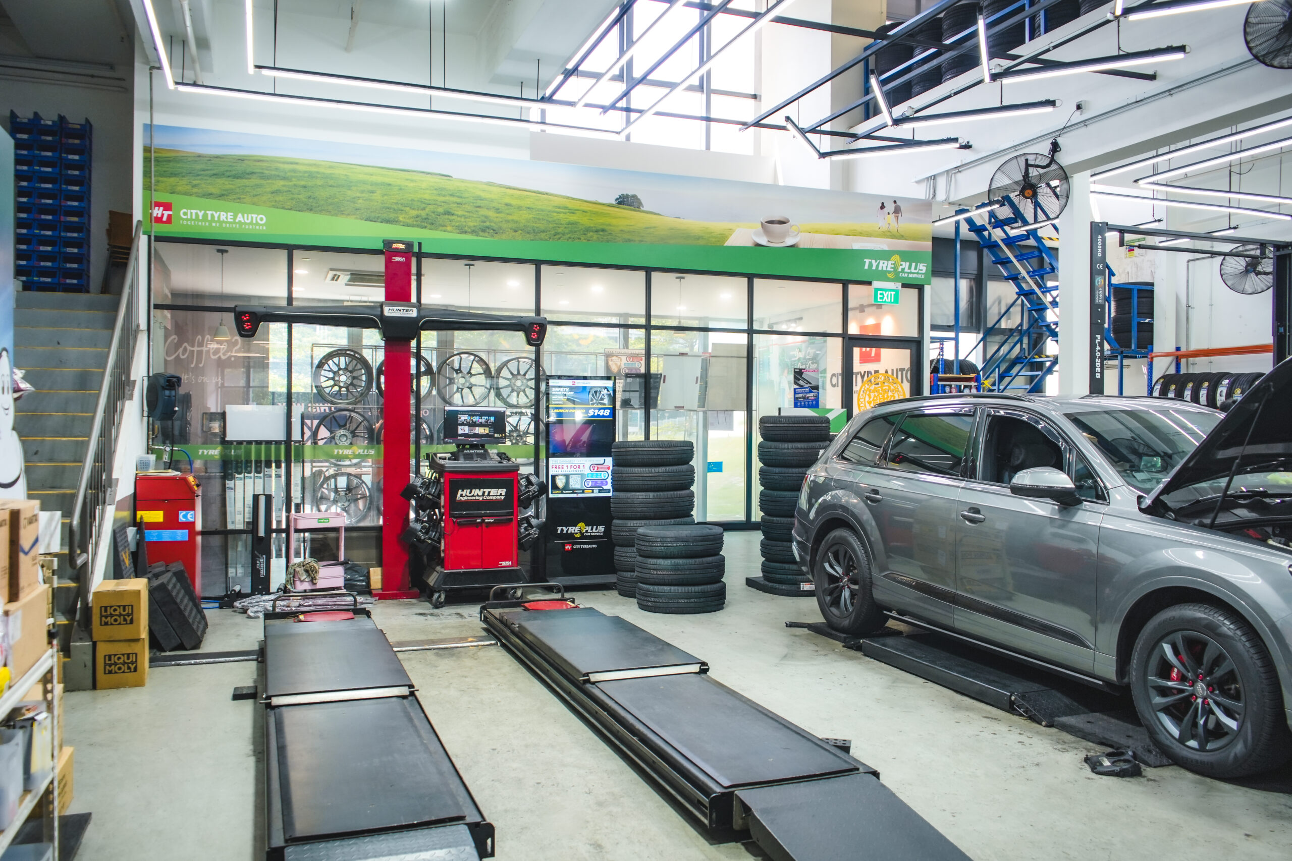 Hunter wheel alignment machine at TYREPLUS Jurong car workshop