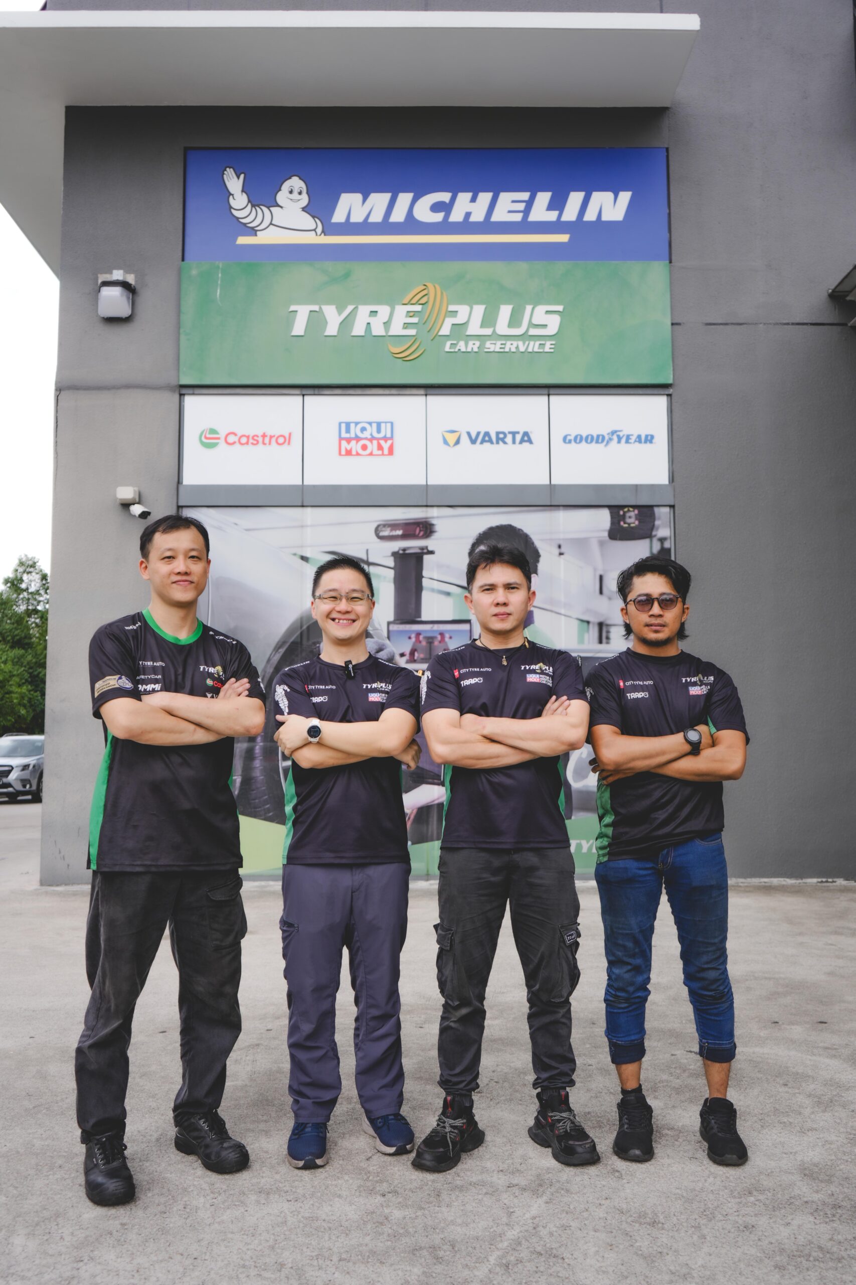 TYREPLUS Woodlands team of technicians and service advisors at our Woodlands tyre shop
